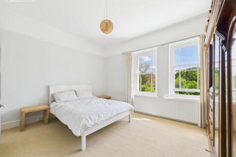 Bedroom 1 .2.jpg