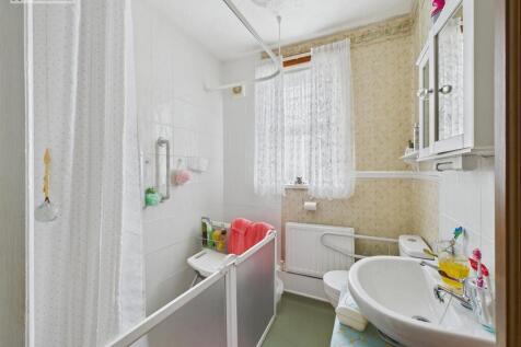 Bathroom .1.jpg