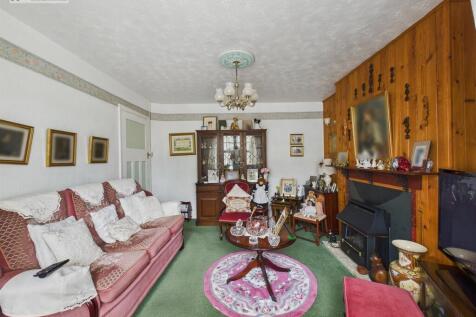 Living Room .2.jpg
