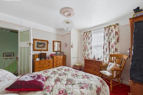 Bedroom 1 .2.jpg