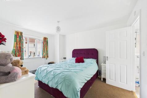 Bedroom 1.jpg