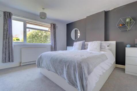 Bedroom 1 .1.jpg