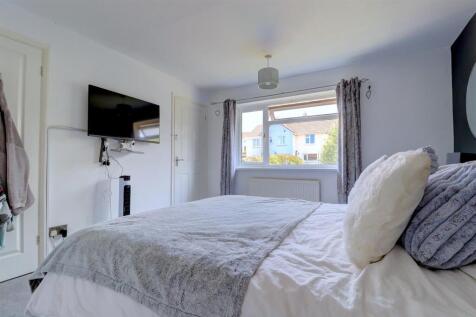 Bedroom 1 .2.jpg