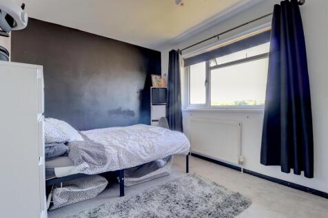 Bedroom 3 .2.jpg
