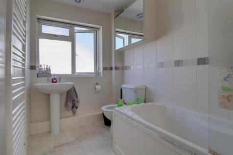 Bathroom .1.jpg