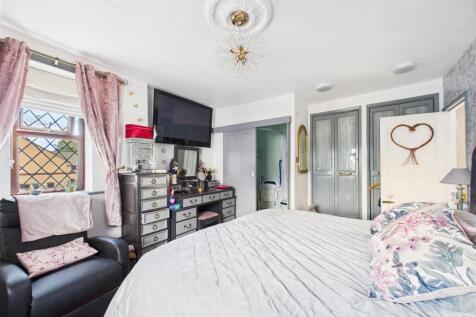 Bedroom 1 ii.jpg