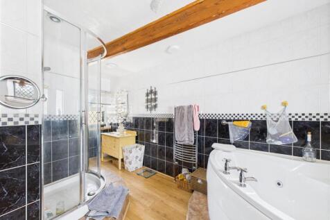 Family Bathroom ii.jpg