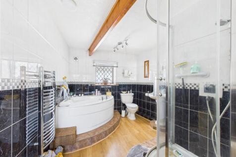 Family Bathroom.jpg