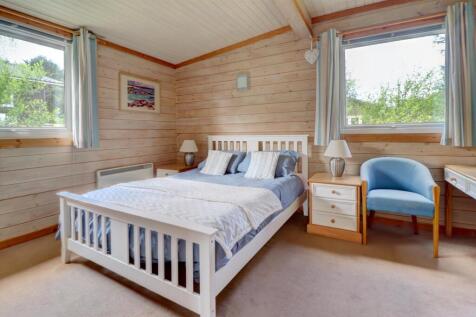 Bedroom 1.jpg
