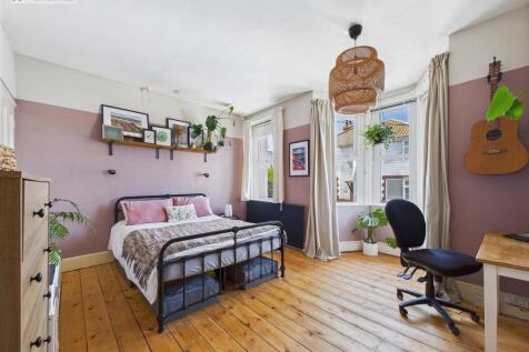 Bedroom 1 .1