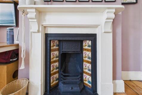 Bed 1 Mantle