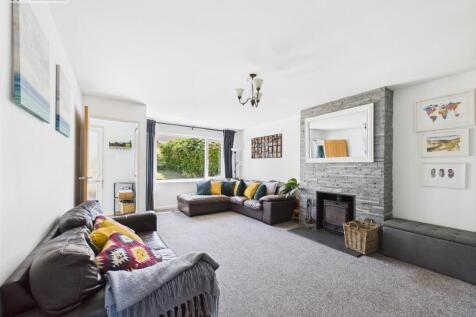 Living Room .1.jpg