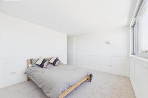 Bedroom 1 .2.jpg
