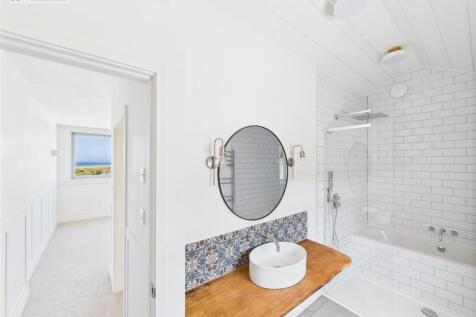 Bedroom 1 En Suite .2.jpg