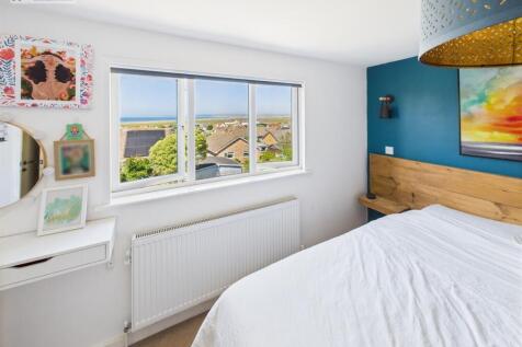 Bedroom 2 .2.jpg