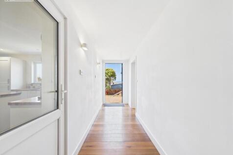 Hallway .1.jpg