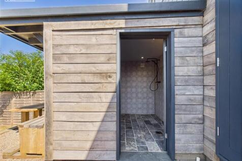 Outside Wet Room .2.jpg