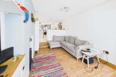 Living Room .2.jpg