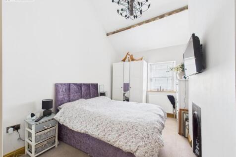 Bedroom 1 .1.jpg