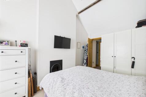 Bedroom 1 .3.jpg