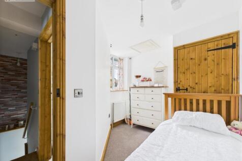 Bedroom 2 .2.jpg