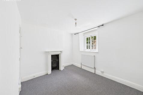 Bedroom 1.jpg