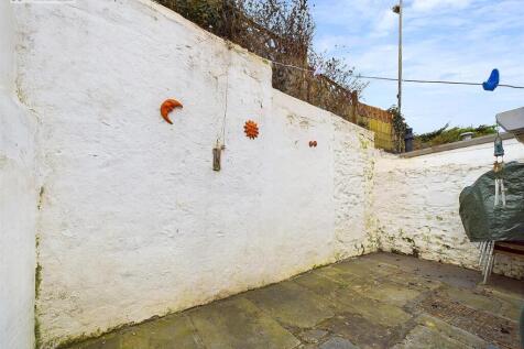 rear courtyard .1