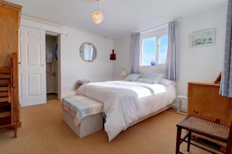 Bedroom 1 .1.jpg