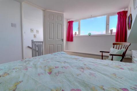 Bedroom 2 .2.jpg