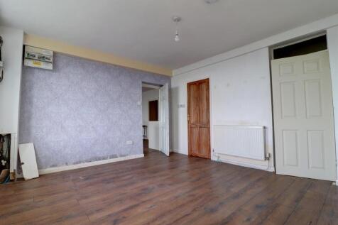 Bedroom 1 .2.jpg
