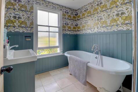 Bathroom new.jpg