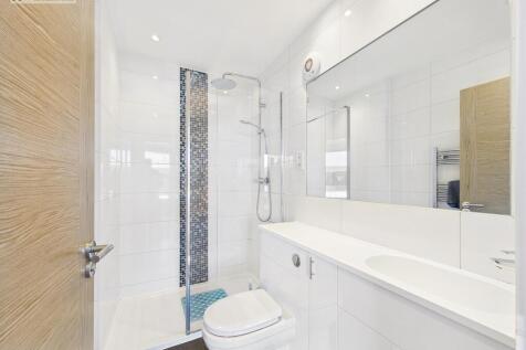 en-suite bed 1