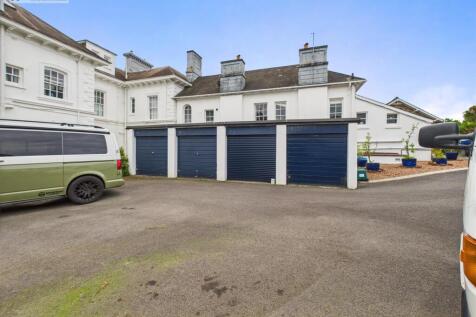 Garage 1st left.jpg