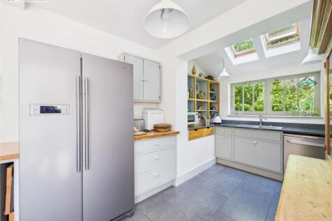 Kitchen (2).jpg
