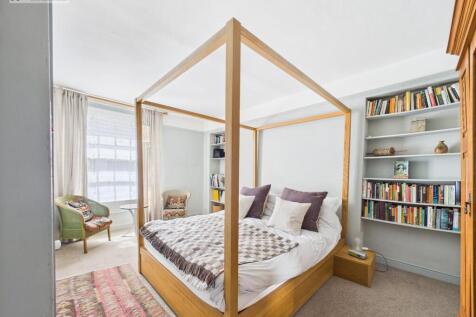 Bedroom 1.jpg