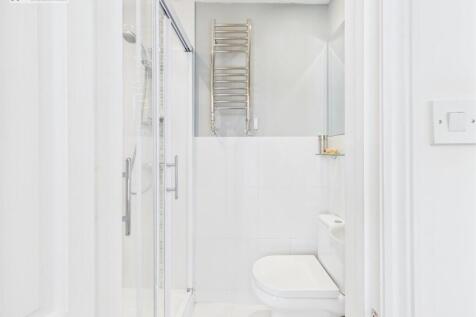 Bedroom 2 en suite.jpg