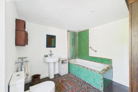 Second floor bathroom.jpg