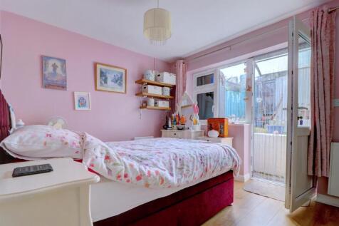 Bedroom 1 .1.jpg