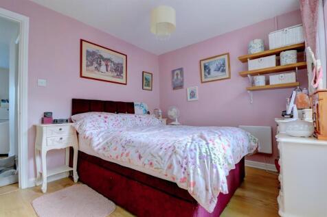 Bedroom 1 .2.jpg