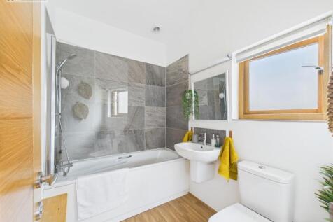 Bathroom ii.jpg