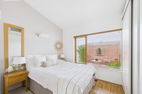Bedroom 1.jpg