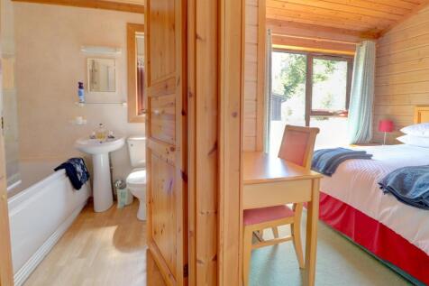 Bedroom 1 and en suite bathroom.jpg