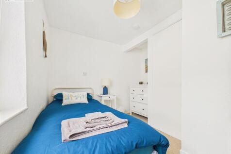 bedroom 2 .1