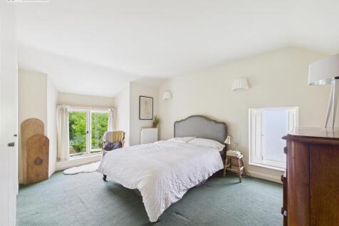 bedroom 1 .1.jpg
