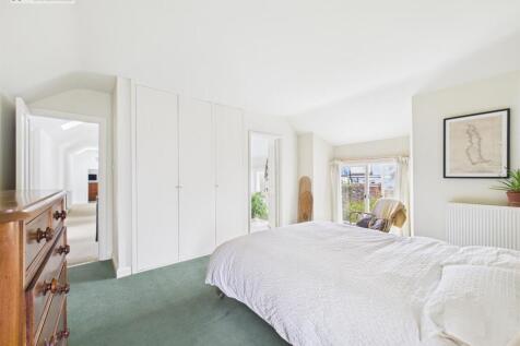 bedroom 1 .2.jpg