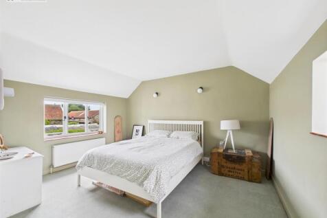 bedroom 4.jpg