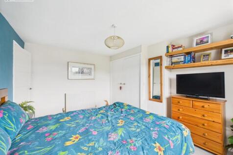 bedroom 2 .2.jpg