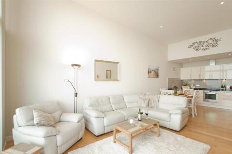 living_area_02.jpg