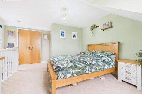 bedroom 1 .3