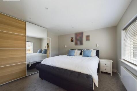 Bedroom 1.jpg